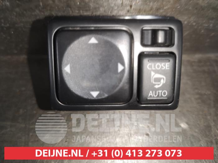 Używane Przelacznik lusterka Nissan Juke (F15) 1.2 DIG-T 16V Cena na żądanie oferowane przez V.Deijne Jap.Auto-onderdelen BV