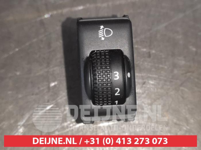 Używane Przelacznik reflektora LHV Nissan Juke (F15) 1.2 DIG-T 16V Cena € 50,00 Procedura marży oferowane przez V.Deijne Jap.Auto-onderdelen BV