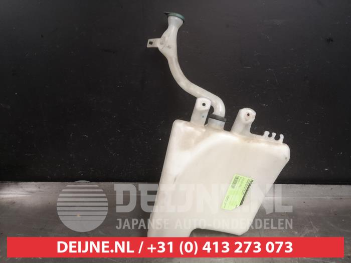 Front windscreen washer reservoir from a Nissan Note (E11) 1.5 dCi 90 2011