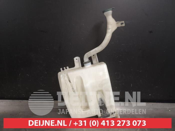 Front windscreen washer reservoir from a Nissan Note (E11) 1.5 dCi 90 2011