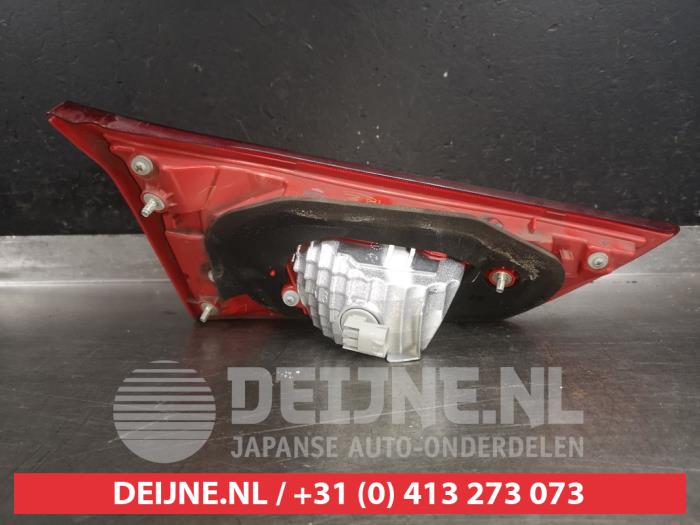 Tailgate reflector, right from a Toyota Auris Touring Sports (E18) 1.8 16V Hybrid 2015
