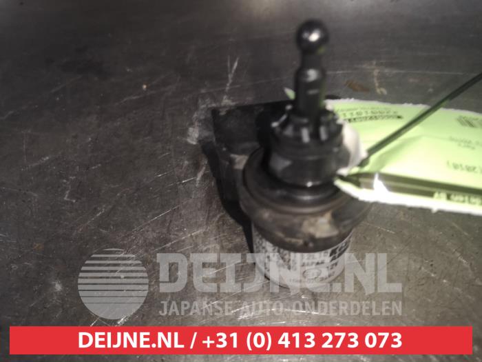 Używane Silnik reflektora Toyota Avensis Wagon (T27) 2.2 16V D-4D-F 150 Cena € 20,00 Procedura marży oferowane przez V.Deijne Jap.Auto-onderdelen BV