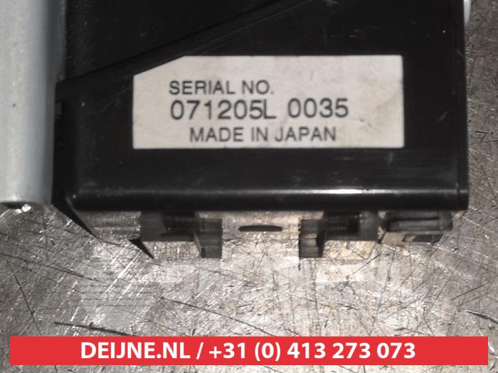 Alarm sensor van een Toyota RAV4 (A3) 2.2 D-4D 16V 4x4 2009