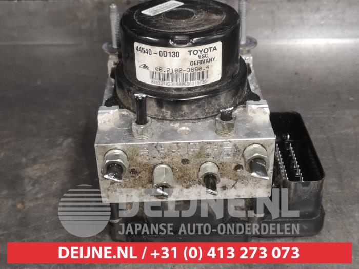 Usagé Bloc ABS Toyota Yaris III (P13) 1.33 16V Dual VVT-I Prix € 60,00 Règlement à la marge proposé par V.Deijne Jap.Auto-onderdelen BV
