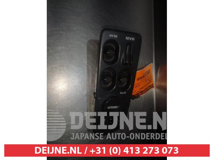 Usados Interruptor combinado de ventanillas Honda CRX (EG/EH) 1.6 ESi 16V Precio € 25,00 Norma de margen ofrecido por V.Deijne Jap.Auto-onderdelen BV