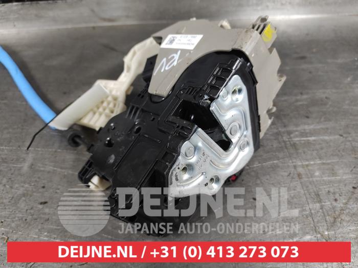 Türschlossmechanik 4-türig rechts vorne van een Kia Proceed (CD) 1.6 T-GDI 16V DCT 2019