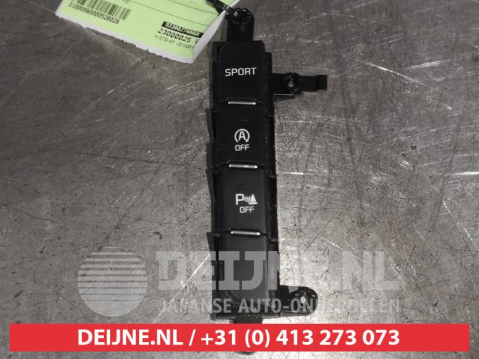 Usagé Commande start/stop Kia Ceed Sportswagon (CDF) 1.6 CRDi 16V 115 Eco-Dynamics+ Prix € 35,00 Règlement à la marge proposé par V.Deijne Jap.Auto-onderdelen BV