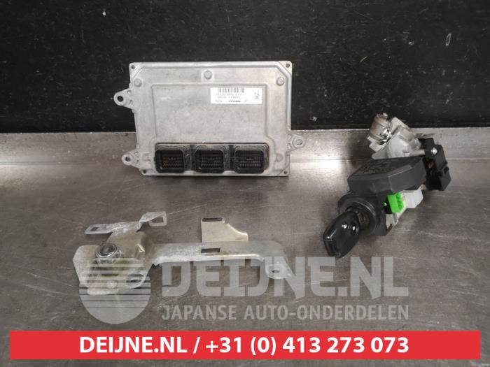 Używane Stacyjka + Kluczyk Honda Insight (ZE2) 1.3 16V VTEC Cena € 150,00 Procedura marży oferowane przez V.Deijne Jap.Auto-onderdelen BV