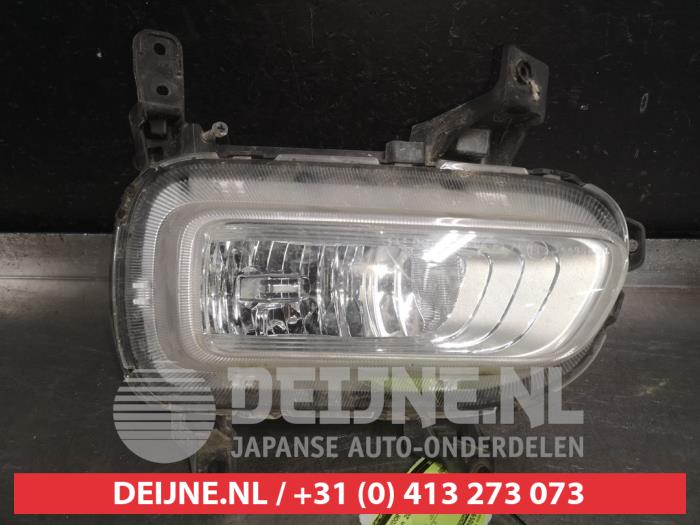 Fog light, front right from a Kia Carens IV (RP) 1.7 CRDi 16V 2017