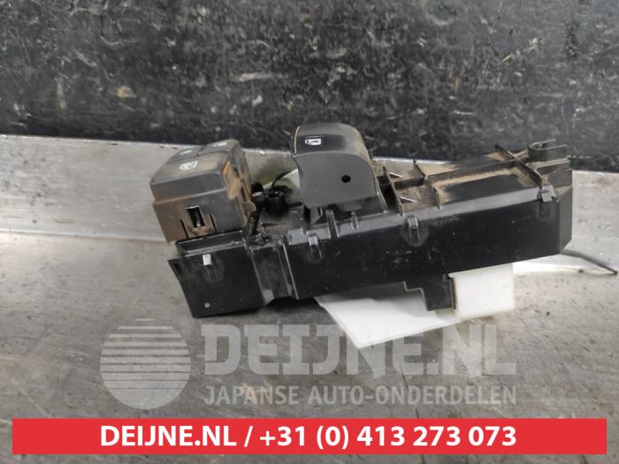 Usados Interruptor combinado de ventanillas Toyota Hilux V/VI 2.4 D4D-F 16V 4x4 Precio € 35,00 Norma de margen ofrecido por V.Deijne Jap.Auto-onderdelen BV