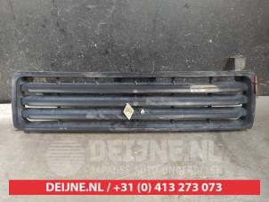 Usagé Calandre Mitsubishi Pajero Hardtop (V1/2/3/4) 2.5 TD i.c. Prix € 35,00 Règlement à la marge proposé par V.Deijne Jap.Auto-onderdelen BV