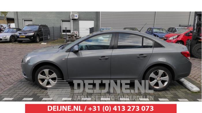 Usados Ventanilla triangular izquierda detrás Chevrolet Cruze (300) 1.8 16V VVT Precio € 35,00 Norma de margen ofrecido por V.Deijne Jap.Auto-onderdelen BV