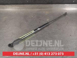 Used Rear gas strut, right Toyota Avensis (T25/B1D) 2.0 16V D-4D Price € 15,00 Margin scheme offered by V.Deijne Jap.Auto-onderdelen BV