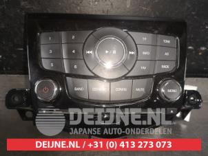 Używane Panel obslugi radia Chevrolet Cruze (300) 1.8 16V VVT Cena € 37,50 Procedura marży oferowane przez V.Deijne Jap.Auto-onderdelen BV