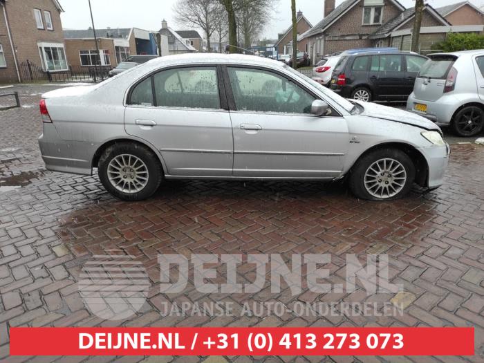 Usados Ventanilla triangular derecha detrás Honda Civic (ES) 1.3 16V VTEC-i IMA Precio € 35,00 Norma de margen ofrecido por V.Deijne Jap.Auto-onderdelen BV