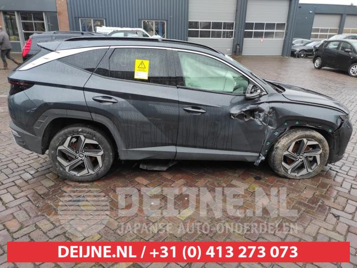 Extra window 4-door, right from a Hyundai Tucson (NX) 1.6 T-GDI HEV 2021