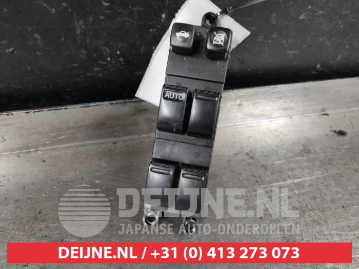 Usados Interruptor combinado de ventanillas Nissan Primera Traveller (W12) 1.8 16V Precio € 35,00 Norma de margen ofrecido por V.Deijne Jap.Auto-onderdelen BV