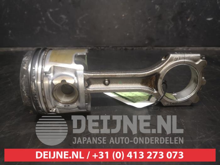 Kolben van een Kia Sportage (SL) 1.7 CRDi 16V 4x2 2014