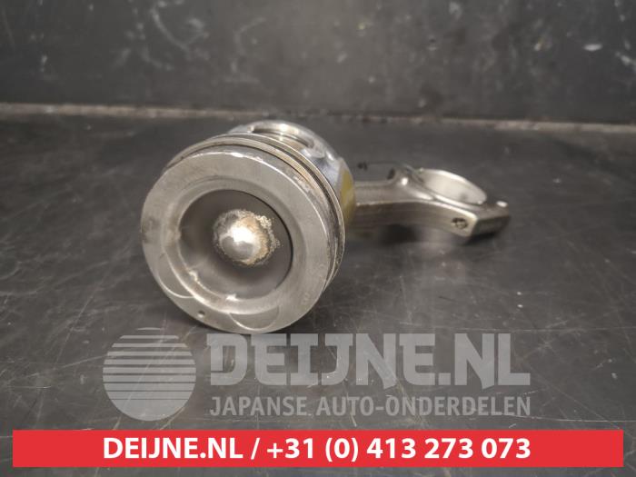 Used Piston Kia Sportage (SL) 1.7 CRDi 16V 4x2 Price € 75,00 Margin scheme offered by V.Deijne Jap.Auto-onderdelen BV