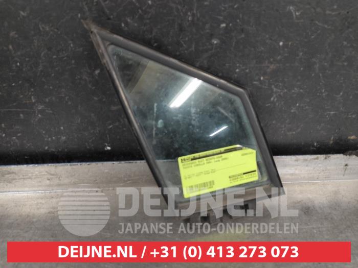 Usados Ventanilla triangular derecha delante Toyota Corolla Verso (R10/11) 2.2 D-4D 16V Precio € 35,00 Norma de margen ofrecido por V.Deijne Jap.Auto-onderdelen BV