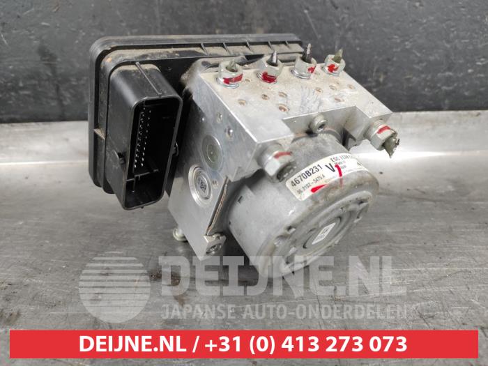 Usagé Pompe ABS Mitsubishi Outlander (GF/GG) 2.0 16V PHEV 4x4 Prix € 50,00 Règlement à la marge proposé par V.Deijne Jap.Auto-onderdelen BV