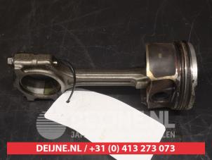 Kolben van een Nissan Qashqai (J11) 1.3 DIG-T 140 16V 2020