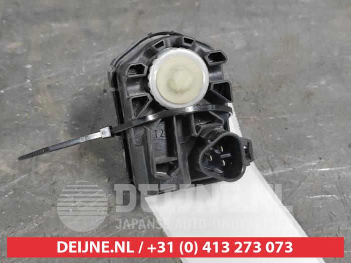 Używane Silnik reflektora Suzuki Celerio (LF) 1.0 12V Cena € 20,00 Procedura marży oferowane przez V.Deijne Jap.Auto-onderdelen BV