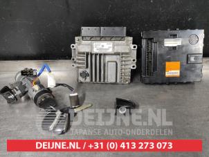 Usagé Kit serrure cylindre (complet) Ssang Yong Korando 2.0 e-XDi 16V 4x4 Prix sur demande proposé par V.Deijne Jap.Auto-onderdelen BV