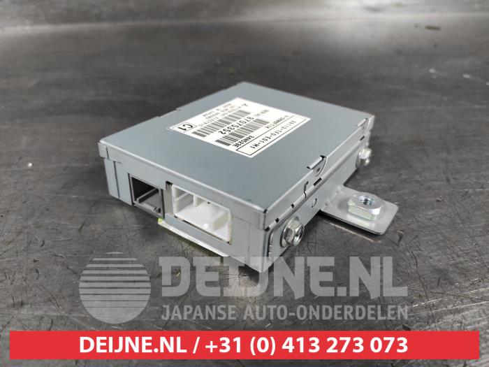 Używane Modul USB Honda Jazz (GE6/GE8/GG/GP) 1.4 VTEC 16V Cena € 35,00 Procedura marży oferowane przez V.Deijne Jap.Auto-onderdelen BV