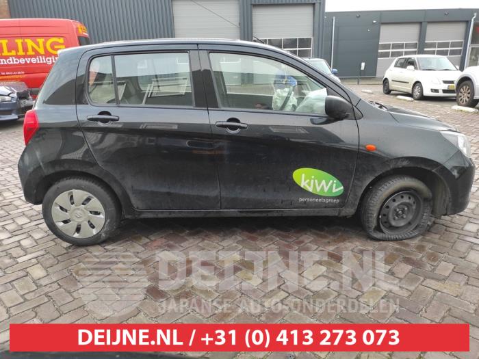 Usados Ventanilla triangular derecha detrás Suzuki Celerio (LF) 1.0 12V Dualjet Precio € 35,00 Norma de margen ofrecido por V.Deijne Jap.Auto-onderdelen BV