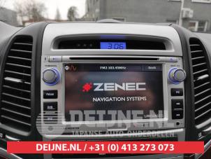 Używane Radio Hyundai Santa Fe II (CM) 2.2 CRDi 16V 4x2 Cena € 100,00 Procedura marży oferowane przez V.Deijne Jap.Auto-onderdelen BV