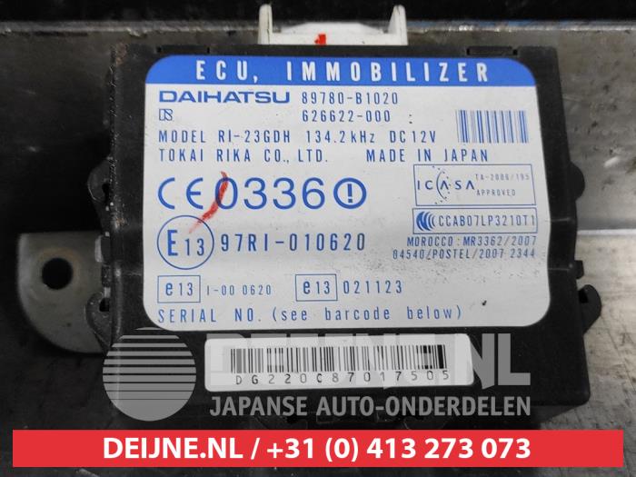 Cerradura de contacto y llave de un Subaru Justy (M3) 1.0 12V DVVT 2008