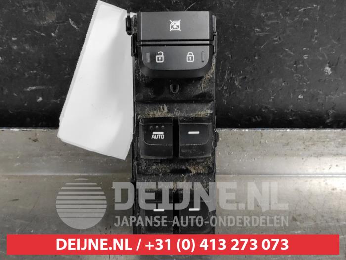 Usados Interruptor combinado de ventanillas Kia Niro I (DE) 1.6 GDI Hybrid Precio € 50,00 Norma de margen ofrecido por V.Deijne Jap.Auto-onderdelen BV