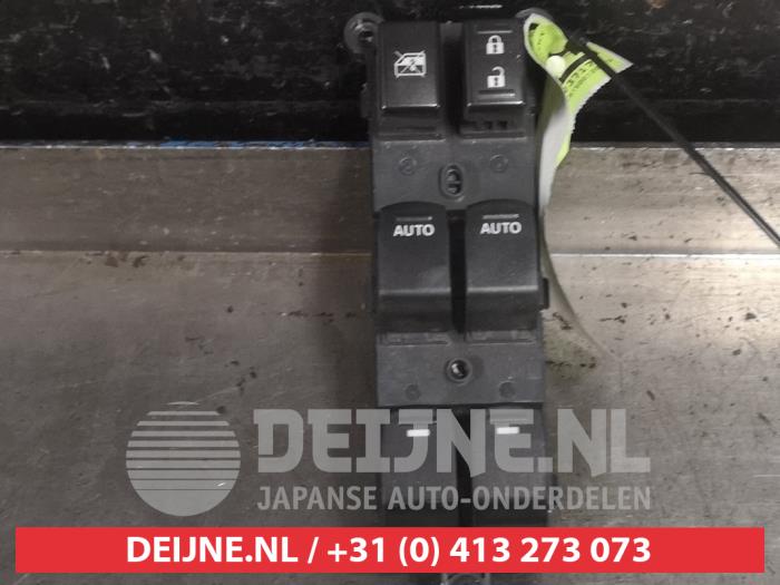 Usados Interruptor combinado de ventanillas Suzuki Kizashi (FRE/FRF) 2.4 16V Precio € 75,00 Norma de margen ofrecido por V.Deijne Jap.Auto-onderdelen BV
