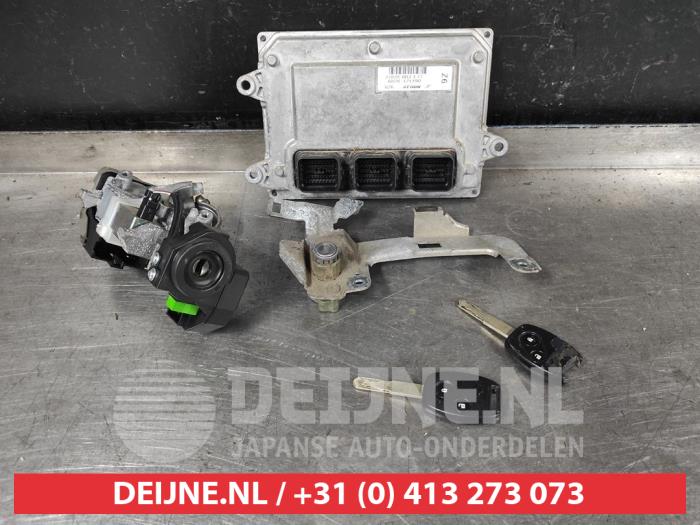 Used Engine management computer Honda Insight (ZE2) 1.3 16V VTEC Price € 150,00 Margin scheme offered by V.Deijne Jap.Auto-onderdelen BV