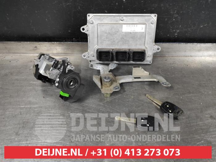 Używane Stacyjka + Kluczyk Honda Insight (ZE2) 1.3 16V VTEC Cena € 150,00 Procedura marży oferowane przez V.Deijne Jap.Auto-onderdelen BV