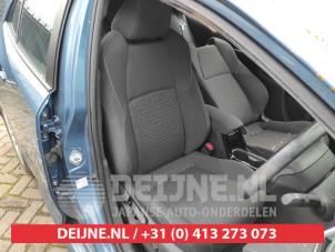 Gebrauchte Sitz rechts Toyota Corolla (E21/EA1/EH1) 1.8 16V Hybrid Preis € 200,00 Margenregelung angeboten von V.Deijne Jap.Auto-onderdelen BV