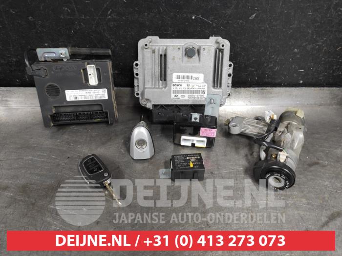 Used Engine management computer Hyundai Santa Fe II (CM) 2.2 CRDi 16V 4x2 Price € 75,00 Margin scheme offered by V.Deijne Jap.Auto-onderdelen BV