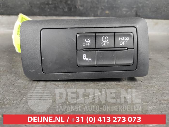 Używane Przelacznik Start/Stop Mazda CX-5 I (KE,GH) 2.0 SkyActiv-G 16V 2WD Cena € 35,00 Procedura marży oferowane przez V.Deijne Jap.Auto-onderdelen BV