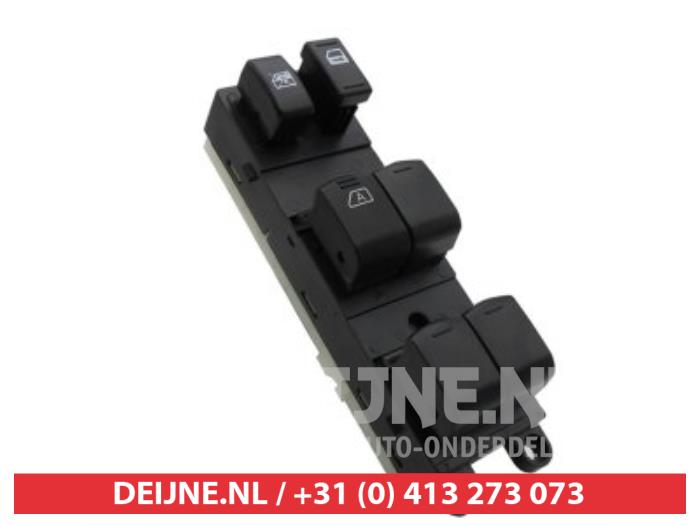 Nuevos Interruptor combinado de ventanillas Nissan Qashqai Precio € 33,70 IVA incluido ofrecido por V.Deijne Jap.Auto-onderdelen BV