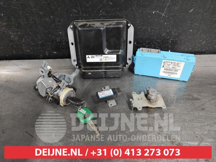 Used Engine management computer Mitsubishi Pajero Hardtop (V8/9) Price € 250,00 Margin scheme offered by V.Deijne Jap.Auto-onderdelen BV