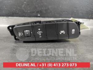 Used AIH headlight switch Hyundai i30 (PDEB5/PDEBB/PDEBD/PDEBE) 1.0 T-GDI 12V Price on request offered by V.Deijne Jap.Auto-onderdelen BV