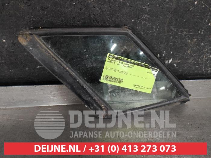Usados Ventanilla triangular izquierda delante Mazda 5 (CWA9) 1.6 CITD 16V Precio € 35,00 Norma de margen ofrecido por V.Deijne Jap.Auto-onderdelen BV