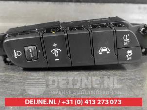 Usagé Commutateur phare hauteur réglable Hyundai i30 (PDEB5/PDEBB/PDEBD/PDEBE) 1.0 T-GDI 12V Prix sur demande proposé par V.Deijne Jap.Auto-onderdelen BV