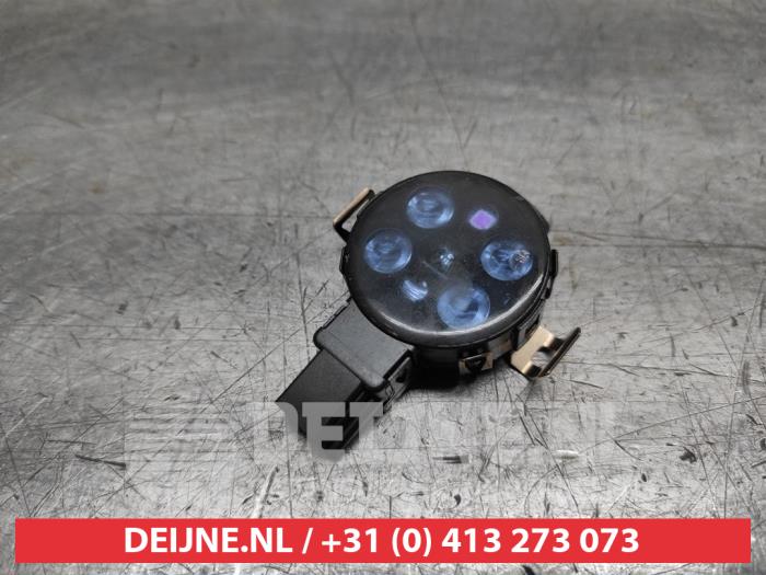Begagnade Regnsensor Hyundai Kona (OS) 64 kWh Pris € 25,00 Marginaltabell erbjuds av V.Deijne Jap.Auto-onderdelen BV