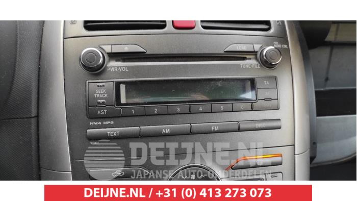 Radio from a Toyota Auris (E15) 1.4 D-4D-F 16V 2008