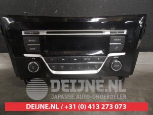 Używane Radio Nissan Qashqai (J11) 1.2 DIG-T 16V Cena na żądanie oferowane przez V.Deijne Jap.Auto-onderdelen BV