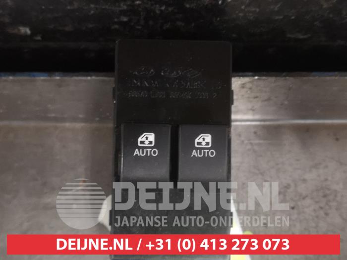 Usados Interruptor combinado de ventanillas Kia Pro cee'd (EDB3) 1.6 CVVT 16V Precio € 35,00 Norma de margen ofrecido por V.Deijne Jap.Auto-onderdelen BV
