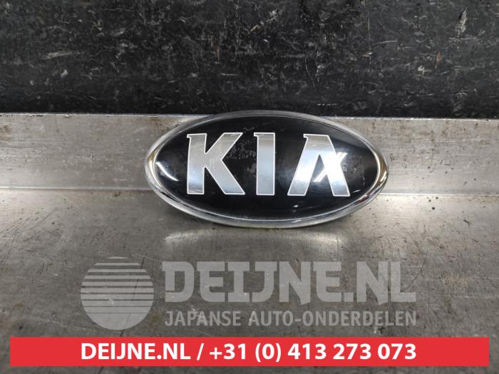 Emblem from a Kia Sportage (QL) 1.6 T-GDI 16V 4x2 2018