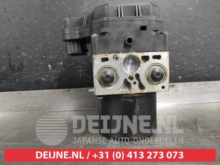 ABS pump Toyota Avensis Verso 2.0 16V VVTi D4 4454044030 1AZFE DENSO